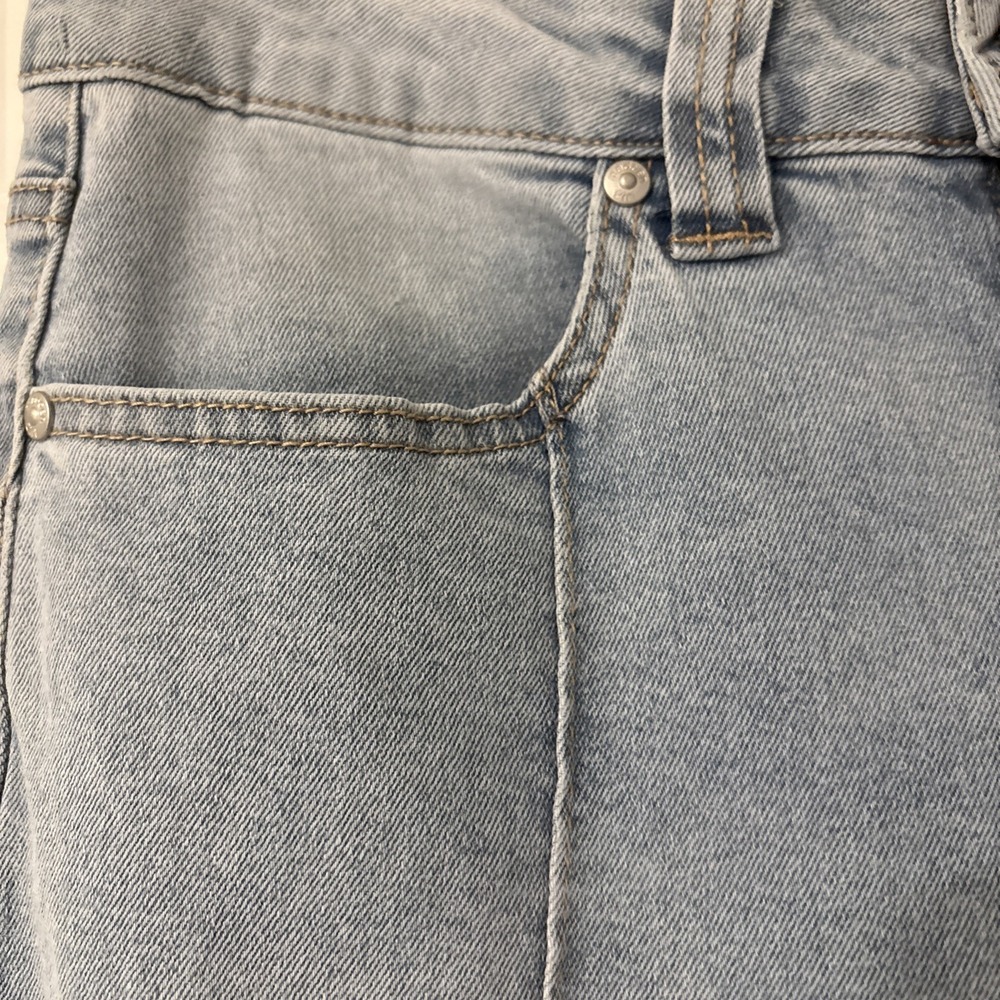 Madden Girl Mid Rise Boot Cut Jeans Light Wash Juniors Size 3 - Picture 2 of 16